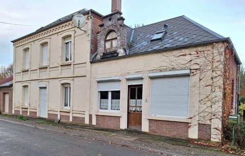 Située à Vauchelles-lès-Authie (80560), cette ancienne gare bénéficie d'un cadre paisible et authentique, propice à la tranquillité. Ce village pittoresque offre un environnement verdoyant et agréable, idéal pour les amoureux de la nature. Les commod...