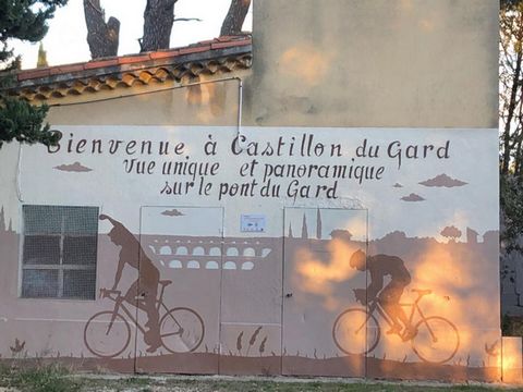 Vends beau terrain de 7600 m2 non constructible en zone naturelle très proche du centre du village de Castillon-du-Gard au prix de 22990 euros honoraires charge vendeur. Pour visiter et vous accompagner dans votre projet, contactez Patricia FERRIER, ...