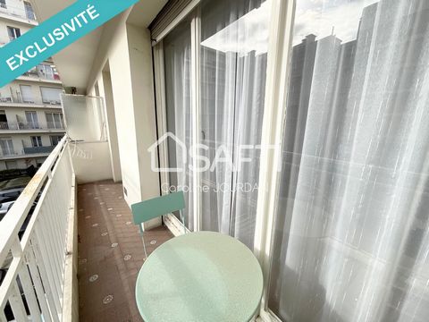 Au coeur du quartier prisé du Port, boulevard Lech Walesa, venez découvrir ce bel appartement de type T1 avec cuisine séparée bénéficiant d’un balcon orienté Est et donnant sur cour au calme. Situé au 3ème étage avec ascenseur d’une belle résidence d...