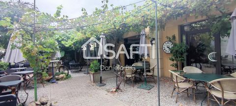 Business opportunity in Mirepoix! For sale: restaurant and wine cellar, just a few minutes from the Toulouse/Andorra motorway. Daniela Big Conseillère Indépendante Safti Immobilier offers you the opportunity to become the owner of a renowned establis...