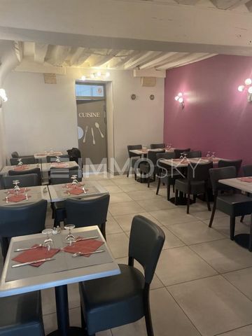 MONTARGIS, quartier gare résidentiel A vendre murs et fond d'un bar restaurant à fort potentiel, comprenant une salle de 50 couverts, un bar, une terrasse de 10 couverts, une cuisine professionnelle, sanitaires pour PMR, parking privatif de 10 emplac...