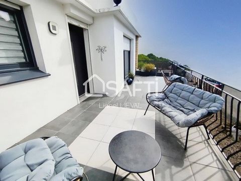 Located near the beach, this completely tastefully renovated villa of 175 m2 on 1000 m2 of land which offers a magnificent park, has 2 T2a fully equipped studio, each with its own entrance for possible rental. The main house consists of a living room...