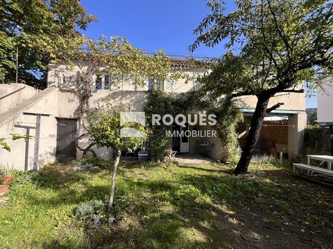 Bédarieux, se vende casa con encanto (antes casa del viticultor) 4 habitaciones de unos 108 m2 de superficie habitable en una parcela cerrada y arbolada de 225 m2. Descripción: Planta baja: un salón de 37,52 m2, un armario de 1,17 m2, un dormitorio d...