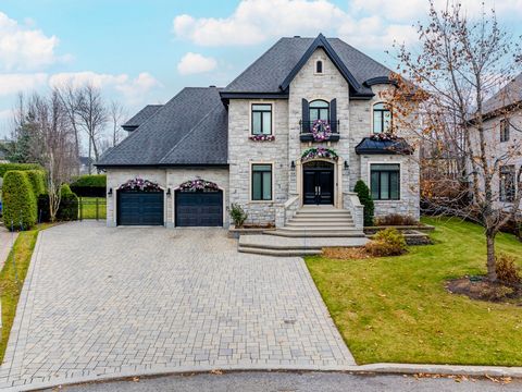 Sumptuous two-story house in the prestigious Fontainebleau sector in Blainville. High-end custom-built house, composed of 6 bedrooms including 2 in the basement, 3 bathrooms including one in the basement and a 1 powder room with adjacent laundry room...