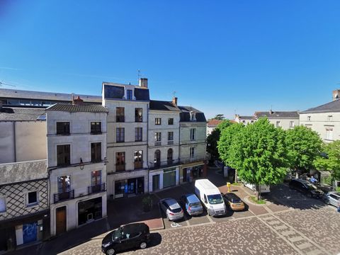 Situé dans la charmante commune de Loudun (86200), cet appartement offre un cadre de vie paisible et convivial. La ville est réputée pour sa richesse historique, ses ruelles pittoresques et son ambiance chaleureuse. Proche des commerces, écoles et se...