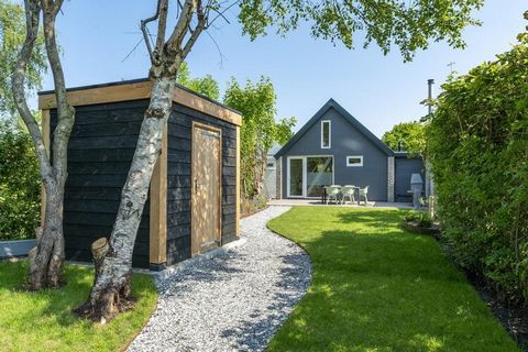 Modernes Familienhaus mit schönem Garten, nicht weit von den Dünen und dem Strand entfernt! Was für ein komfortables Ferienhaus für einen Aufenthalt als Familie oder Paar. Sowohl das Haus als auch der Garten sind sehr modern und mit viel Liebe und So...