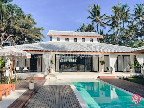 Fridfull villa med 4 sovrum med utsikt över risfält - 15 minuter från Ubud centrumPrissatt till USD 400,000Tomträtt fram till 2047 Denna fantastiska, fullt möblerade villa i södra Ubud erbjuder en perfekt blandning av lyx och lugn. Tomträttsfastighet...