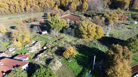 Location: Istarska županija, Labin, Labin. In una posizione tranquilla vicino a Labin si trova un attraente terreno con una superficie totale di 2.448 m², perfetto per realizzare i vostri piani abitativi o di investimento. Parte del terreno di 1.361 ...