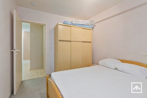 Cet appartement très spacieux offre la possibilité de passer des vacances parfaite au bord de la mer . Depuis le salon, vous pouvez immédiatement vous détendre avec la belle vue sur la mer. La salle de bains est équipée d'un double lavabo, d'une baig...