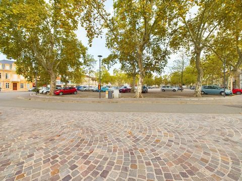 Situé dans la charmante commune de Valence (82400), cet appartement offre un cadre de vie agréable et pratique. Niché au centre ville , il bénéficie d'une proximité avec diverses commodités telles que des commerces, écoles et transports en commun, of...