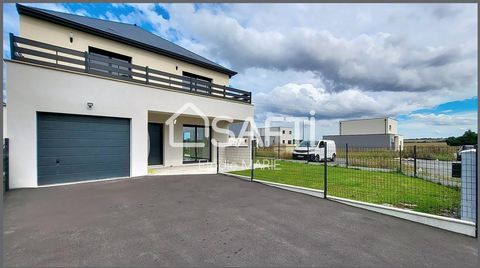 Située au sud de Caen, sur une commune avec accès direct aux grands axes routiers et proche de toutes commodités, venez découvrir cette lumineuse maison familiale de 150 m2 érigée sur un terrain clos de 361 m2. L'agréable pièce de vie de 42 m2, avec ...