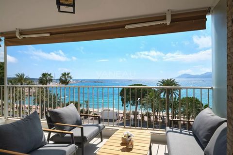 Center croisette in a recently renovated three-bedroom apartment in a charming residence with a large living room, south-facing terrace and panoramic sea view;south-facing living room with terrace and panoramic sea view, featuring a fully-equipped op...