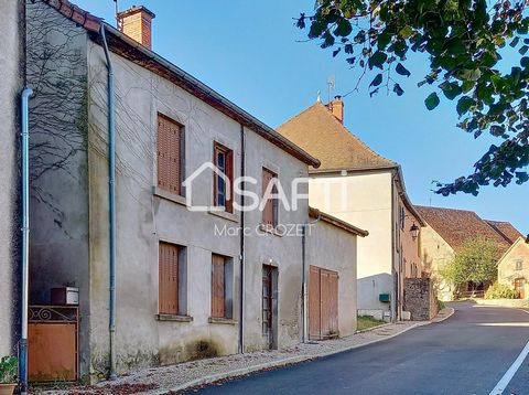 Région La Clayette en 71120, cette maison de village bénéficie d'un environnement calme et rural, offrant un cadre de vie paisible en pleine campagne. Elle présente une exposition avec des orientations nord-est et sud-ouest, permettant de profiter pl...