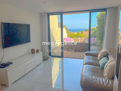 Venez découvrir cette jolie maison située dans le quartier des Issambres, à quelques minutes des plages et du Golfe de Saint-Tropez. D'une superficie de 76m², elle est nichée dans un lotissement vous offrant un calme absolu ainsi qu'une vue apaisante...