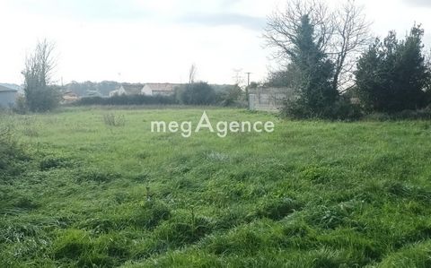 Terrain 2058 m² à Grézac