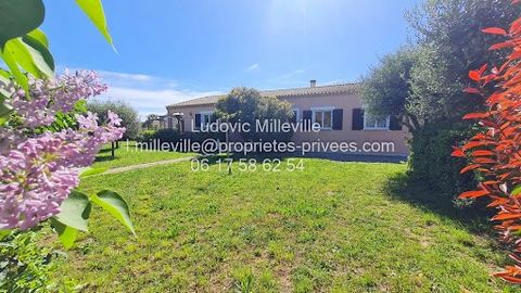 Come and discover this single-storey villa on 4 sides of 140 m² of living space with 4 bedrooms and its large garage of 30m² with mezzanine and swimming pool from 2018 all 1512m² of land Budget 399,000 euros (agency fees to be paid by sellers). The v...