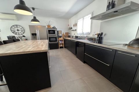 cape to Villa Dolce Vita, a fully air-conditioned family villa with a private pool, located in a peaceful residential area of Béziers—just 10 minutes from the beaches of Valras-Plage and Sérignan. Surrounded by nature and close to local shops, this s...