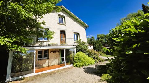 Grande maison, piscine et granges