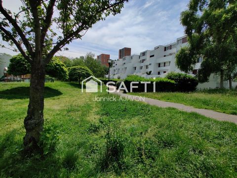 Grand duplex avec terrasse, proche du rer A et E Val de fontenay, des écoles, des commerces de proximité et du centre commercial