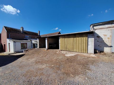 Grande maison avec garages, dépendances et pâture