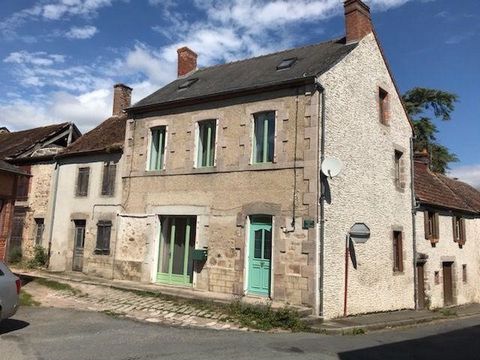 Fiche N°Id-LGB153681 : Soumans, secteur 10 mns de boussac, Maison d'environ 167 m2 comprenant 7 piece(s) dont 3 chambre(s) + Cour de 343 m2 - - Equipements annexes : cour - garage - double vitrage - cheminee - combles - cave - chauffage : Granules Ra...