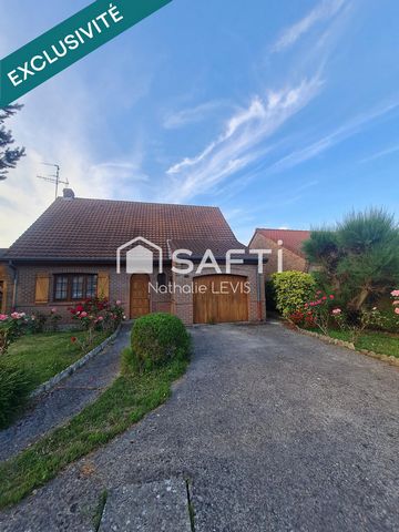Maison individuelle dans un quartier calme avec un beau jardin, un garage, un carport, et un séjour avec une cheminée