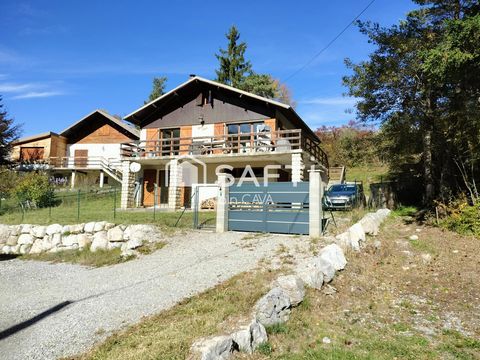 Maison de 117m² sur 2 niveaux avec garage sur 764m² de terrain cloturé et parking exterieur