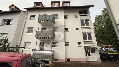 Diese 110 m² große Erdgeschosswohnung überzeugt durch ihre zentrale Lage direkt gegenüber von Kaufland - ideal für alle, die kurze Wege und gute Anbindung schätzen. Die Wohnung bietet vier gut geschnittene Zimmer, zwei sonnige Balkone und ein moderne...