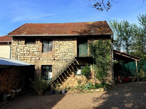 Maison de 115 m2, 3 ch, garage, dependance et terrain.