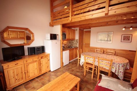 The Chalet Cristal 2 is ideally situated at the foot of the ski slopes, in Les Saisies resort. Shops are located 200 m away from the residence. You will appreciate the quiet and warm atmosphere of the accommodation. Surface area : about 24 m². 1st fl...