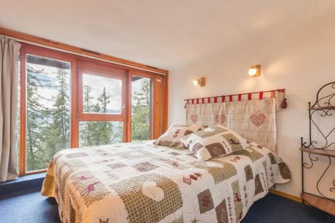 The residence Alliet is ideally situated 50 m from the ski slopes of Arcs 1800. The first ski lifts are 150 m from the residence. You'll find the resort center 500 m from the building. The ski school and shops are located 400 m. Surface area : about ...