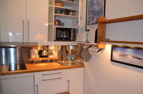 The Residence Les Dorons, with lift, is situated in the Croisette district in the center of Les Ménuires. 30 steps will take you to the residence. Situated at the bottom of the slopes and close to the lifts of the 3 Valley ski area, this residence ha...