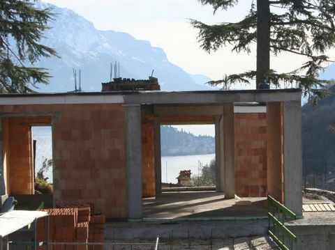 Villa under construction This detached Villa in the process of been built is located in a quiet and sunny location above the town of Menaggio with view over the promontory of Bellagio, the lake and the surrounding mountains. The property comes with a...