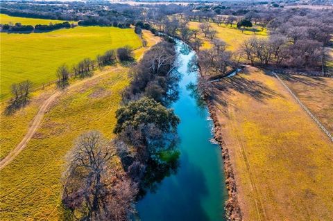 Nestled in The Heart of Texas with over a Mile of Water Frontage where The Mouth of The Historical Salado Creek meets The Lampasas River; one will find Texas Charm with Southern Grace. From the moment you enter the gate you will feel at home. These 3...