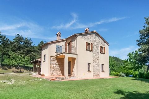 Casale Verbena is een ruim landhuis gelegen op een heuvel met uitzicht en ligt op de grens tussen Le Marche en Emilia Romagna. Casale Verbena is verdeeld over 2 verdiepingen. Op de begane grond vindt u een ruime woonkamer met een grote eettafel, een ...