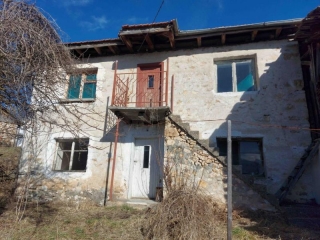 Price: €17.800,00 District: Devin Category: House Area: 60 sq.m. Plot Size: 300 sq.m. Bedrooms: 2 Bathrooms: 1 Location: Countryside Cozy 2-Storey stone house in a village (2 guest houses available) in the Rhodope mountains, 11 Km from Devin city, a ...