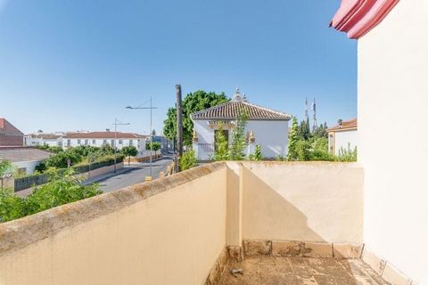 This comfortable holiday home with private swimming pool is located in the municipality of Valencina de la Concepción, a typical Spanish village with lots of tapas bars. The swimming pool is surrounded by a sun terrace. The cultural and gastronomic c...