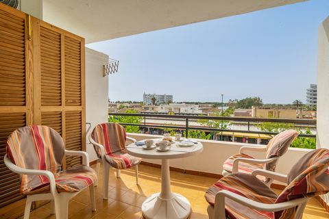 Nice apartment in a privileged area of Puerto de Alcudia and close to the beach. It can accommodate up to 4 people. There will be no better way to start your day than having breakfast on the beautiful balcony, which offers unobstructed views of the a...