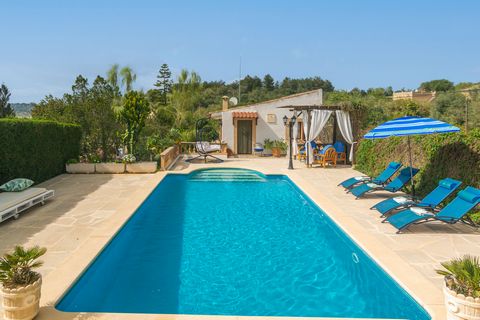 Esta maravillosa propiedad situada en Sant Joan tiene capacidad para 6 personas. En los exteriores de esta fantástica villa encontrará una piscina de sal, con unas dimensiones de 8m x 4m y una profundidad que oscila entre 1,2m y 2m, que será ideal pa...
