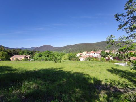 34600 Le Pradal You wish to build in the high cantons in an exceptional environment. Superb rare opportunity for these two magnificent building plots, in the pretty village of Pradal. A plot of 1096 m2 at the price of: 87,500 euros A plot of 1646 m2 ...