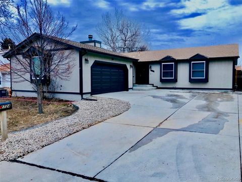 Looking for a gorgeous ranch-style home in the desirable neighborhood of Hutchinson Heights? Look no further! This stunning property features a newer kitchen complete with granite countertops and stainless steel appliances, perfect for the aspiring c...