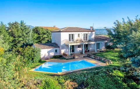 Beautiful Provençal villa with open view and not overlooked for sale. It is located in a remarkable environment in Auribeau Sur Siagne. This property combines space and an ideal location, close to the Village and close to Mougins (17 minutes), 29 min...