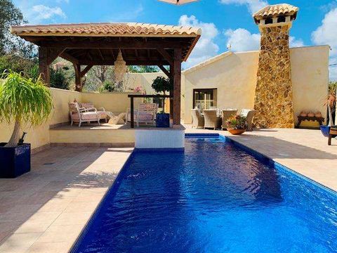 Looking for a property with easy access, privacy and stunning views? This villa has it all! This property with a rural feel is located close to the town of Mojacar, in the Micar Valley. It is very easily reachable and very close to Mojacar and all it...