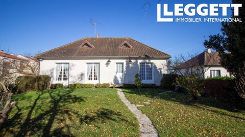 A25630AKB37 - Just a few minutes walk to Richelieu with all its amenities, this detached property with garden benefits from having the main living area on one level. It has double-glazed windows and electric shutters. Information about risks to which...