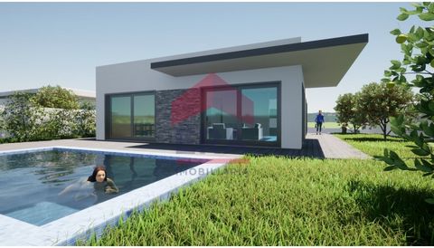 New T3 Single Storey House. Comprising a fully equipped kitchen, open space living room with 44.10m² with lots of natural light, complete bathroom, two bedrooms with sliding door wardrobes with very generous areas, a suite with a 7m² closet, all room...