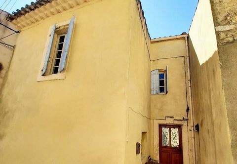 Village with all shops, 10 minutes from Beziers, 25 minutes from the beach and 10 minutes from the Orb river. Charming village house with 75 m2 of living space to refresh including 3 bedrooms plus a small courtyard of about 7 m2. Cosy and in a quiet ...