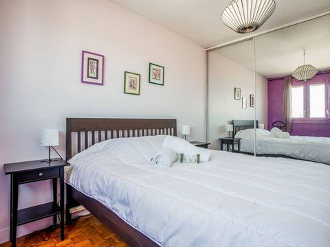 This beautiful apartment is located in a quiet neighborhood near Paris, close to transport and shops. Just a few minutes away is the Parc de la Villette with its many theaters, perfect for escaping the city. Thanks to nearby transport links, you can ...