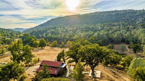 Fine Gold Creek Ranch is a multi-parcel 784.43-acre property near O'Neals and North Fork in Madera County. Just over thirty miles from Yosemite National Park and the Clovis / Fresno area, this ranch offers multiple homes, ponds, prime livestock grazi...