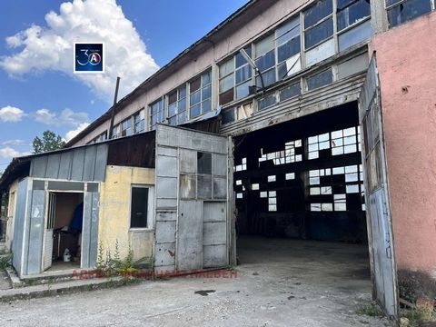 Address - real estate town of Lovech presents : Warehouse / workshop with a total built-up area of 644 sq.m. including an office, a recreation room, a bathroom and a service cell (100 sq.m.). The premise has a five-ton gantry crane, a deep repair cha...