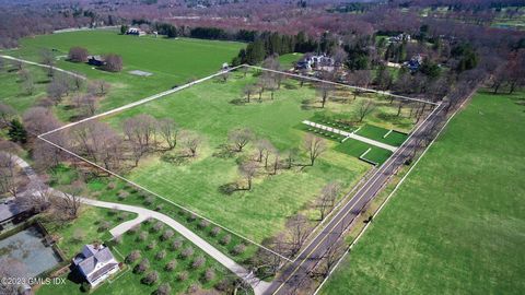 Presenting 25 Upper Cross Rd, a 10.96-acre parcel of vacant land situated in the sought-after Conyers Farm Association. This property offers vast open space and magnificent views in all directions, including the 60-acre Greenwich Polo Club to the nor...